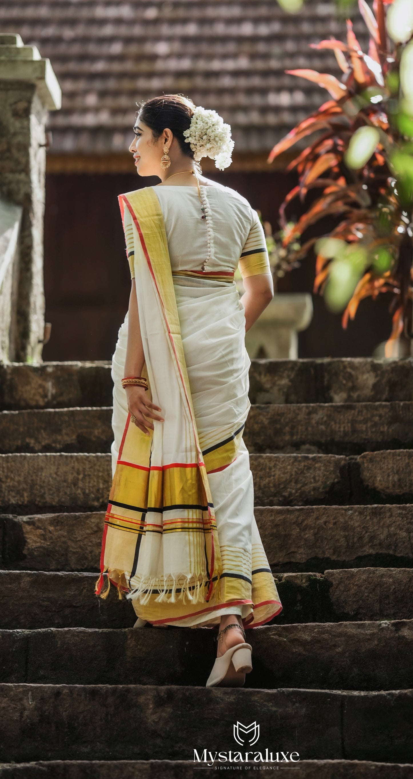 Pure Handloom Saree with Golden and Red and Black Border(Pre order)