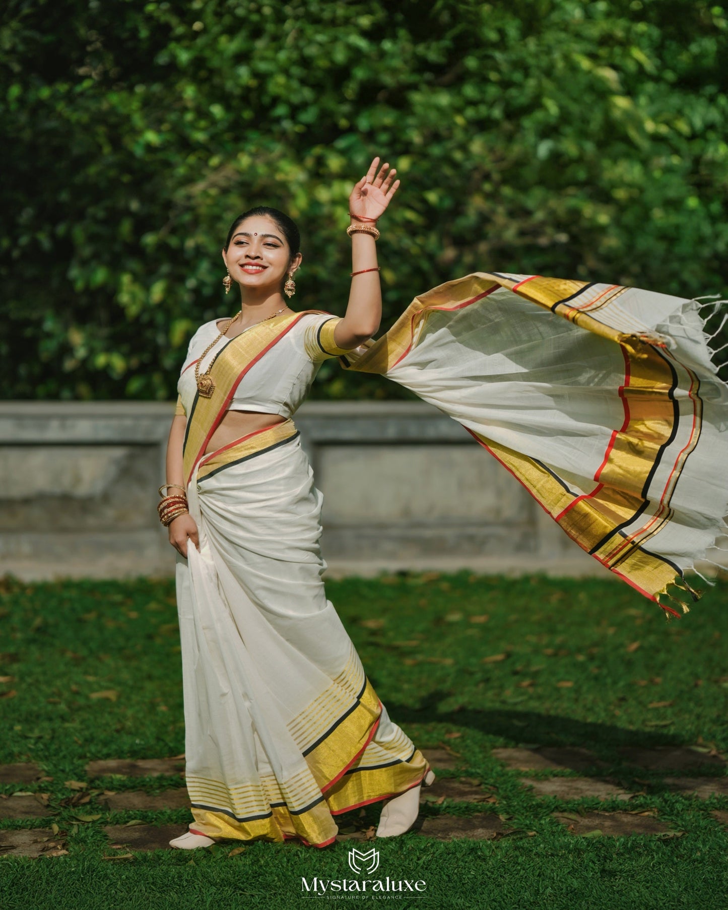 Pure Handloom Saree with Golden and Red and Black Border(Pre order)