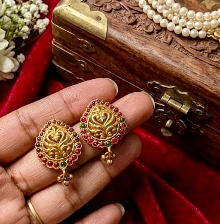 Long traditional necklace set with earrings