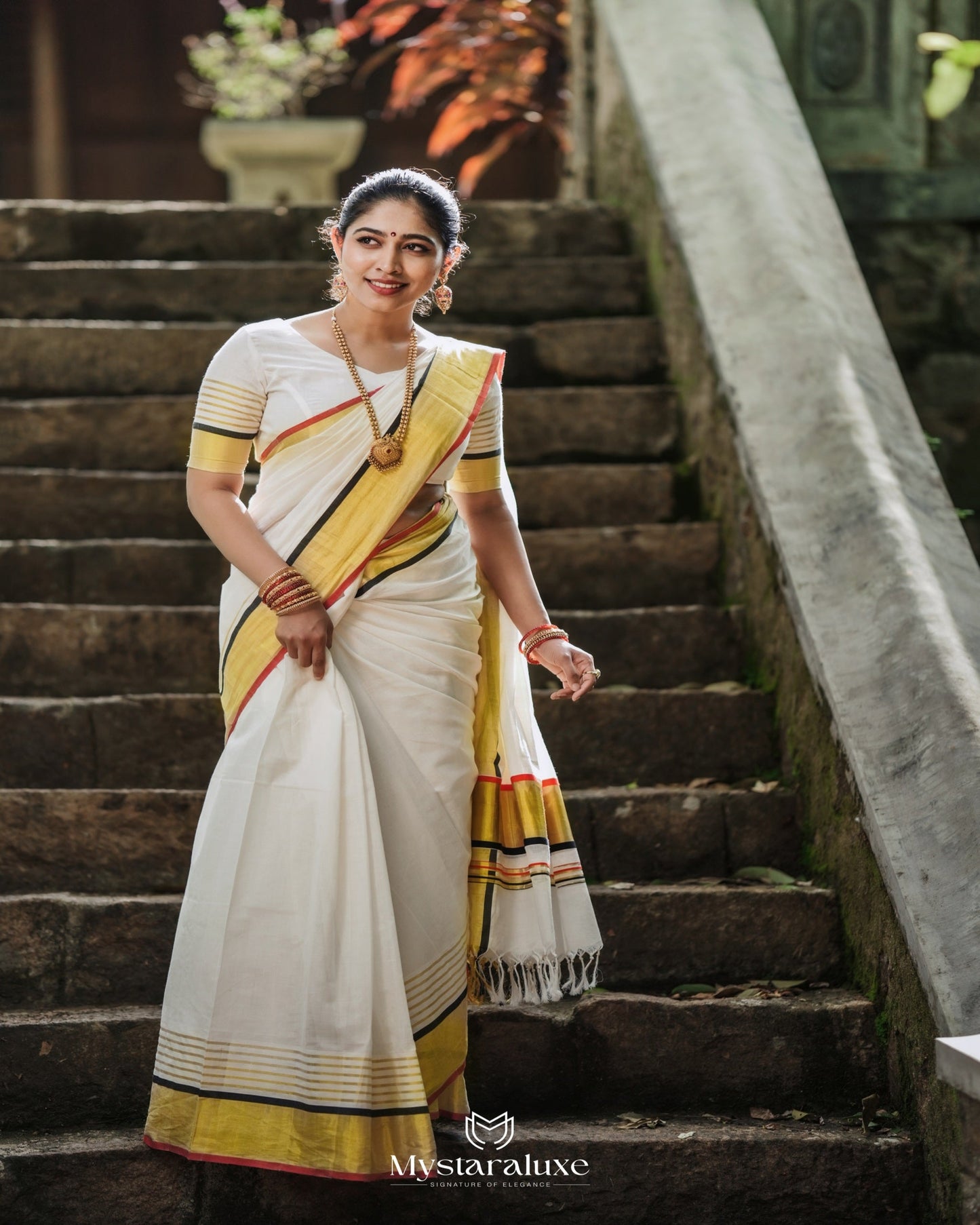Pure Handloom Saree with Golden and Red and Black Border(Pre order)