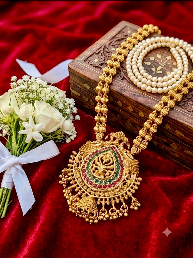 Long traditional necklace set with earrings